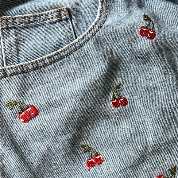 CIDER | Denim Shorts with Cherry Embroidery | Curve & Plus - Picture 3 of 6